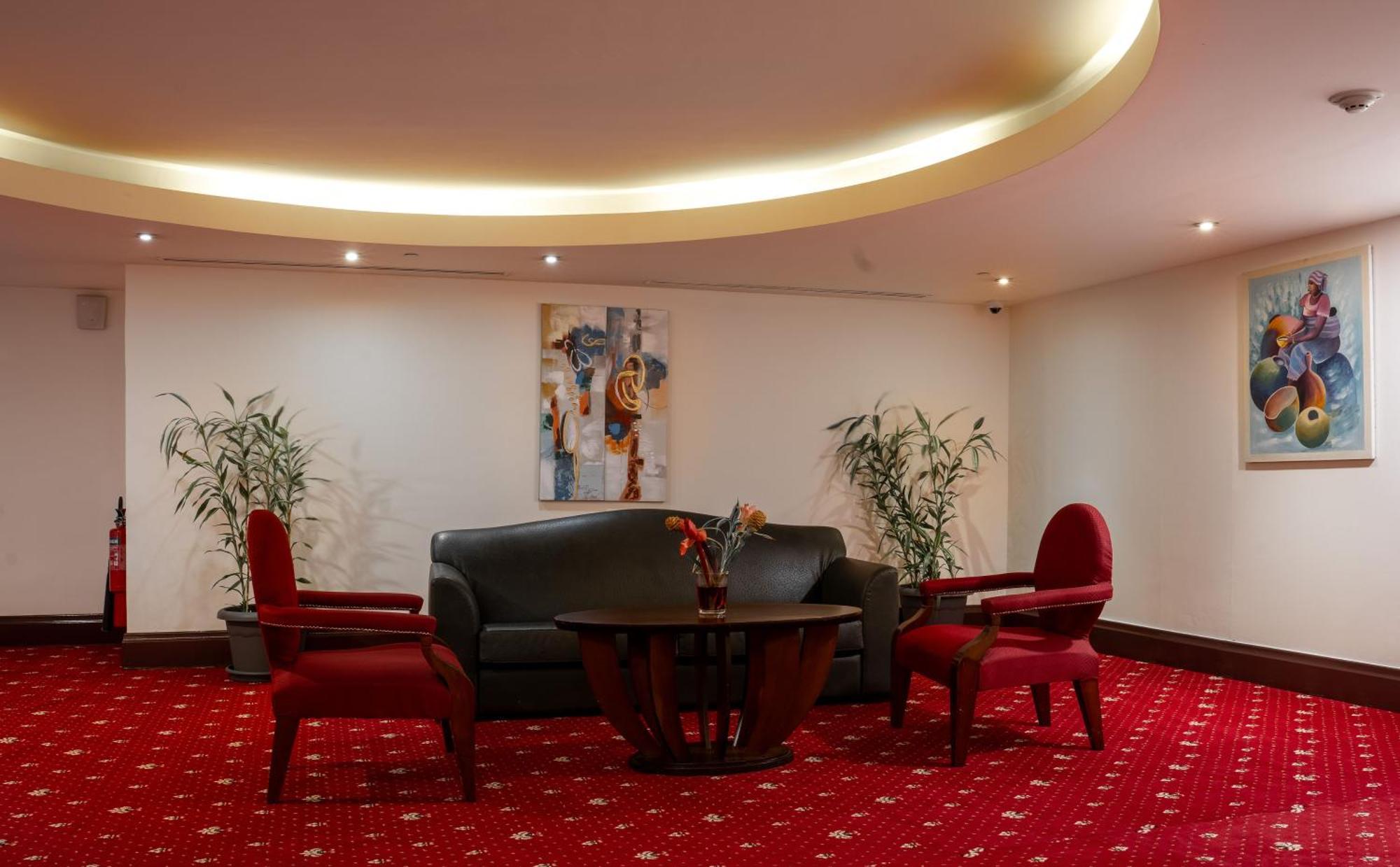 Bisila Palace マラボ エクステリア 写真